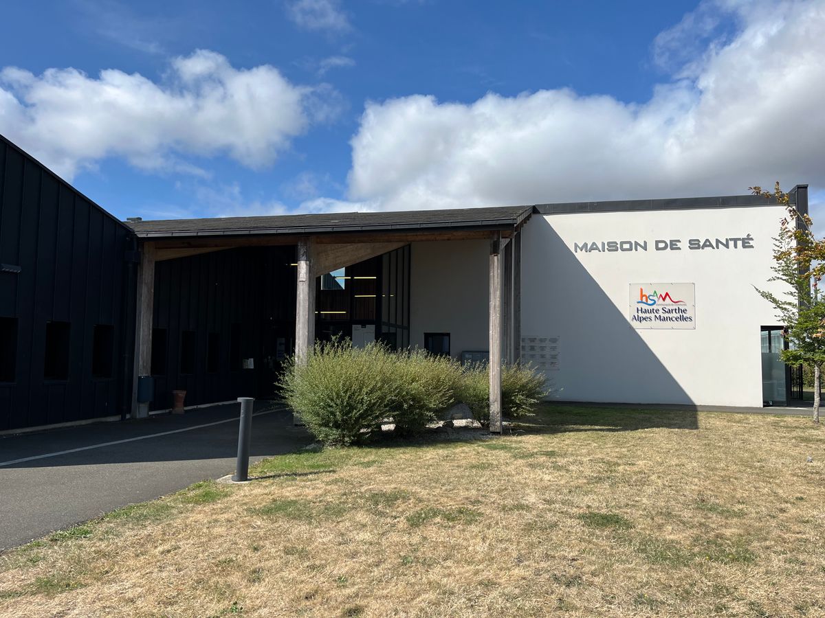 Située 8 Avenue du Joncheray à Beaumont sur Sarthe, la Maison de Santé Pluriprofessionnelle vous accueille du lundi au vendredi de 8h à 20h